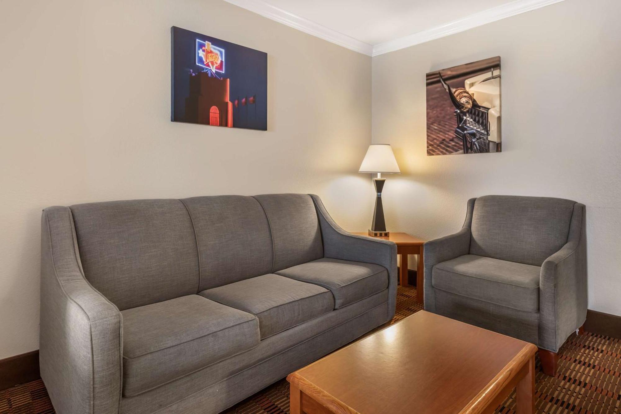Best Western Club House Inn & Suites Mineral Wells Buitenkant foto