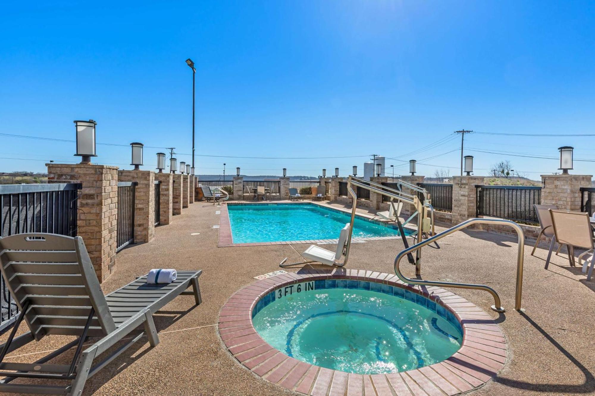 Best Western Club House Inn & Suites Mineral Wells Buitenkant foto